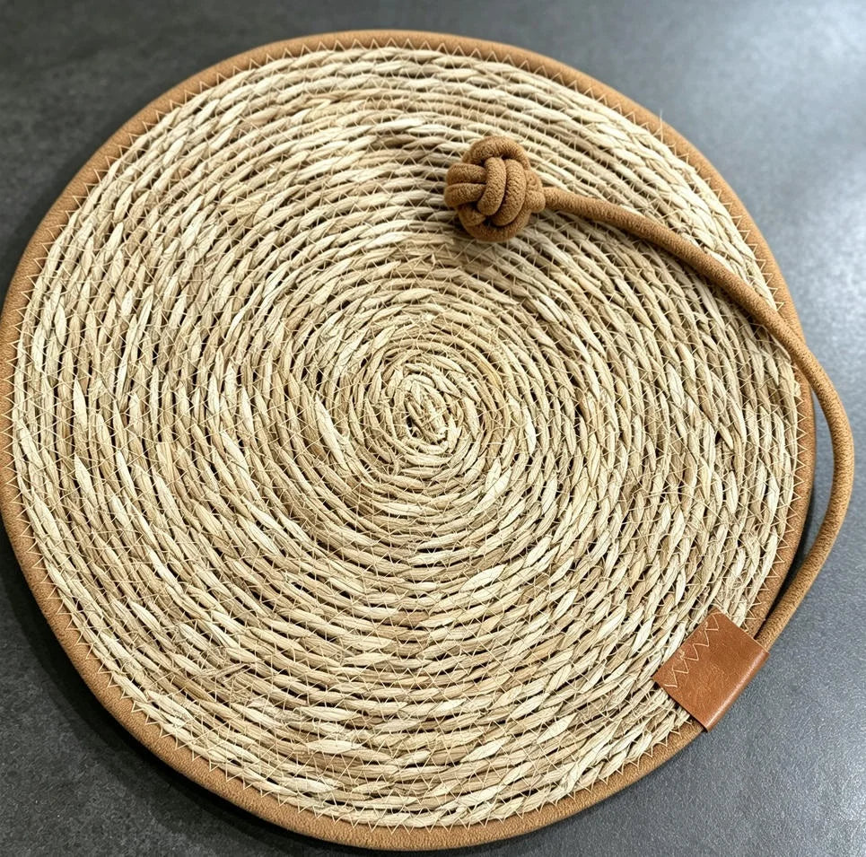Griffoir tapis en rotin pour chat