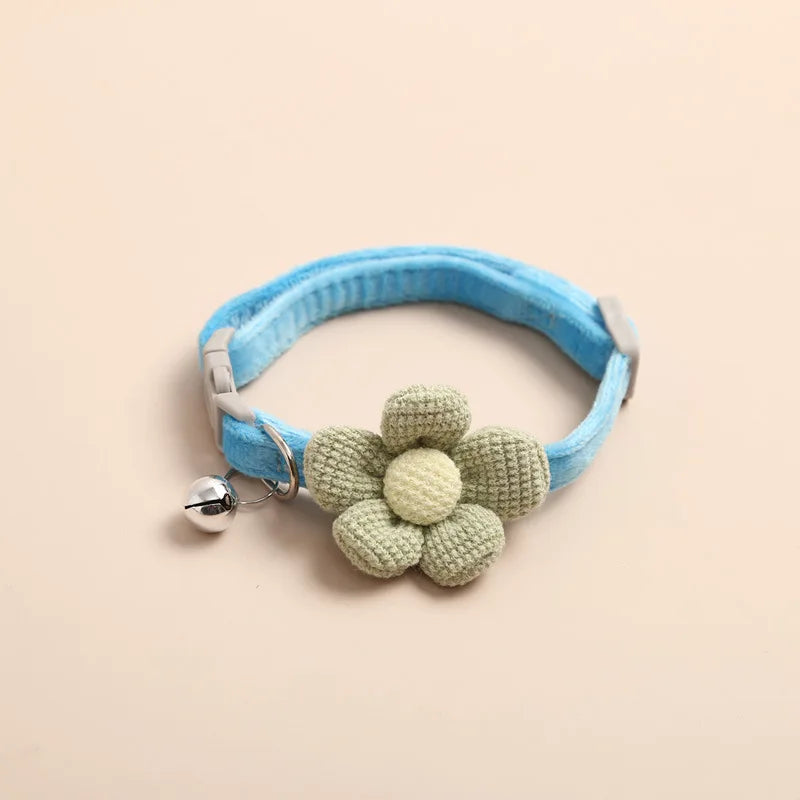 Collier fleur avec grelot pour chat