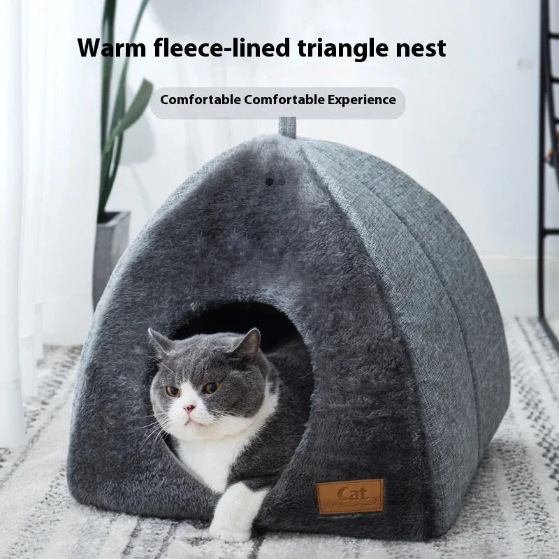 Nid triangulaire fermé et chaud pour chat