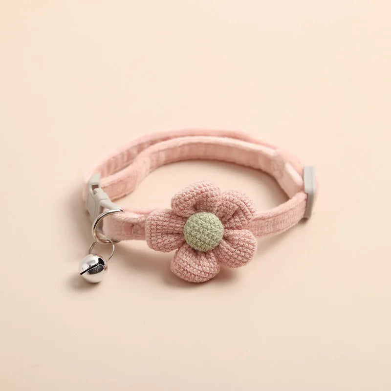 Collier fleur avec grelot pour chat (modèle 2)