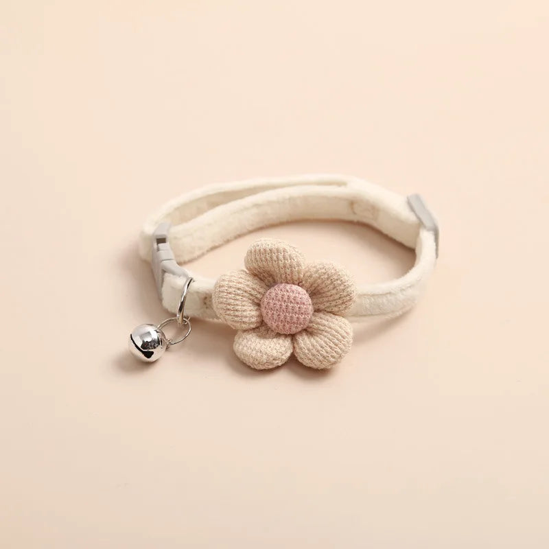 Collier fleur avec grelot pour chat