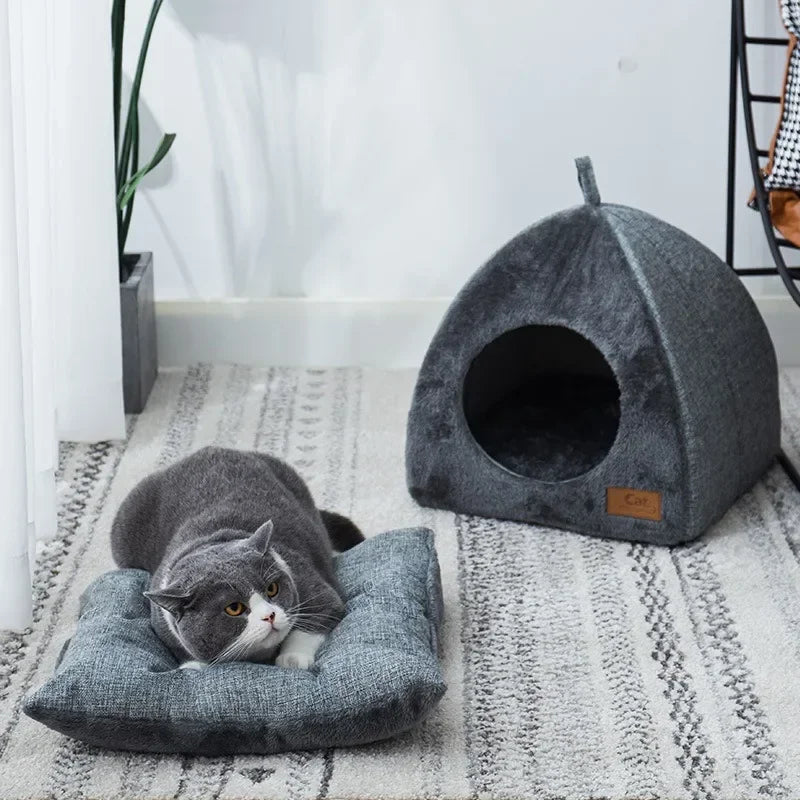 Nid triangulaire fermé et chaud pour chat