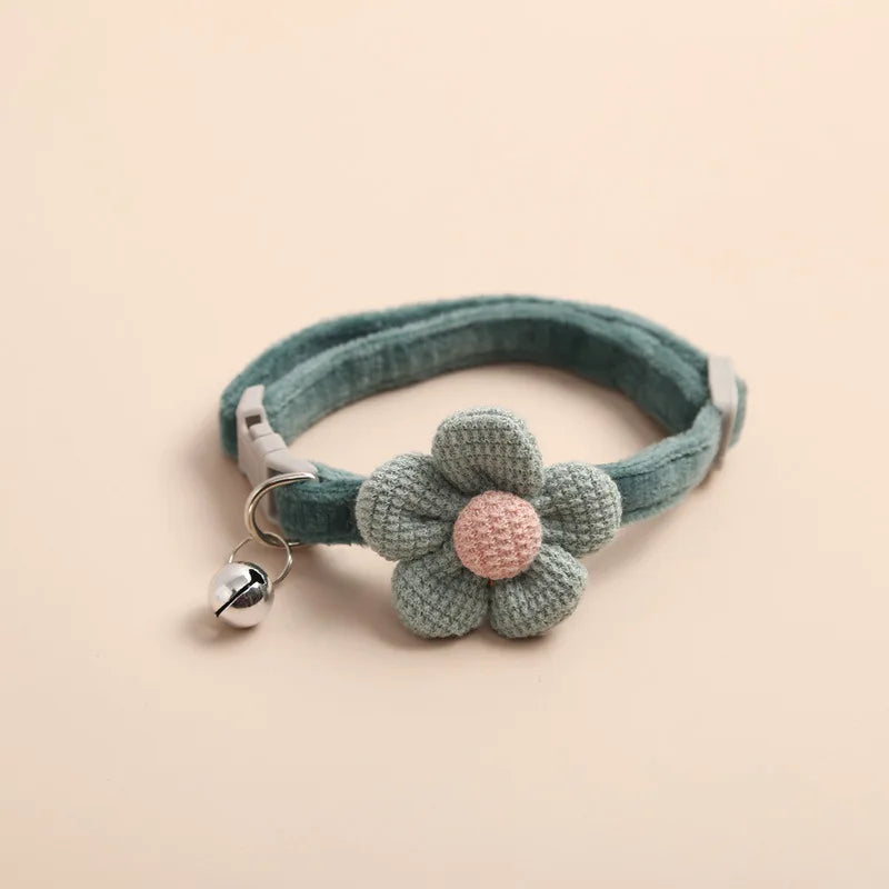 Collier fleur avec grelot pour chat
