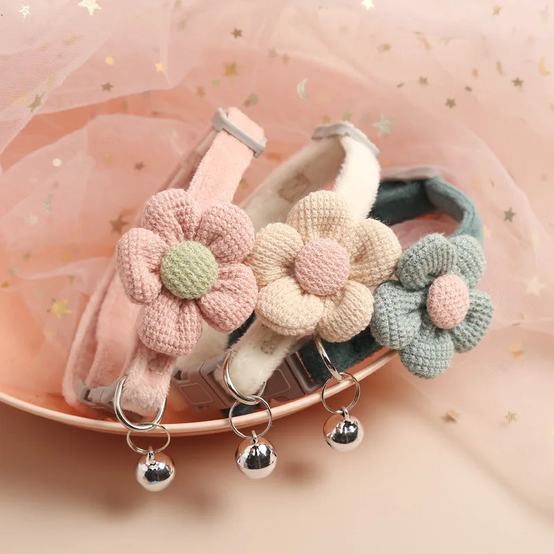 Collier fleur avec grelot pour chat (modèle 2)
