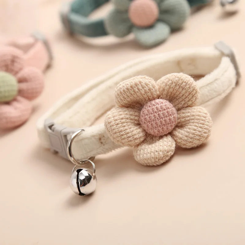 Collier fleur avec grelot pour chat (modèle 2)