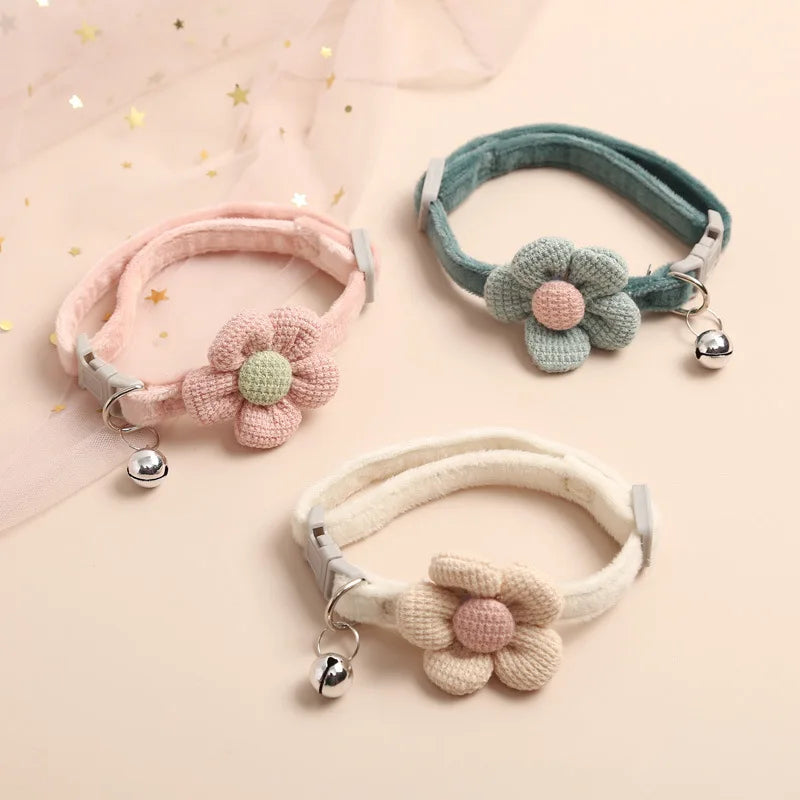 Collier fleur avec grelot pour chat (modèle 2)