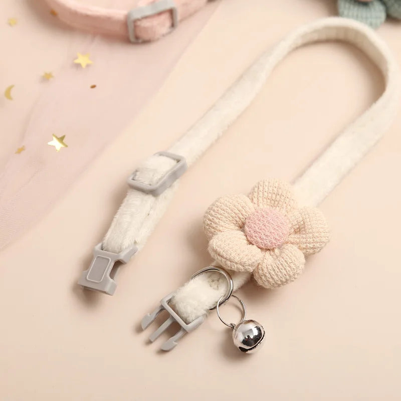 Collier fleur avec grelot pour chat (modèle 2)