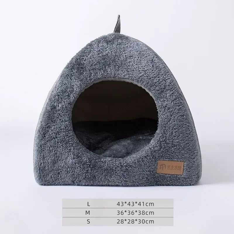 Nid triangulaire fermé et chaud pour chat