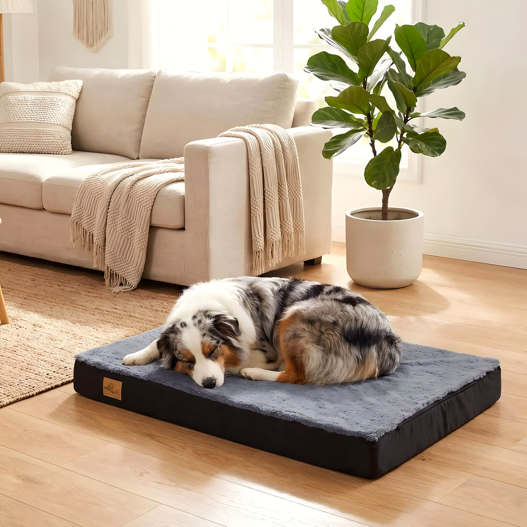 Coussin orthopédique à mémoire de forme avec couverture en peluche