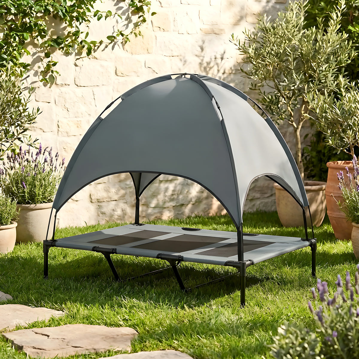 Lit de camp surélevé avec auvent anti-UV pour chien