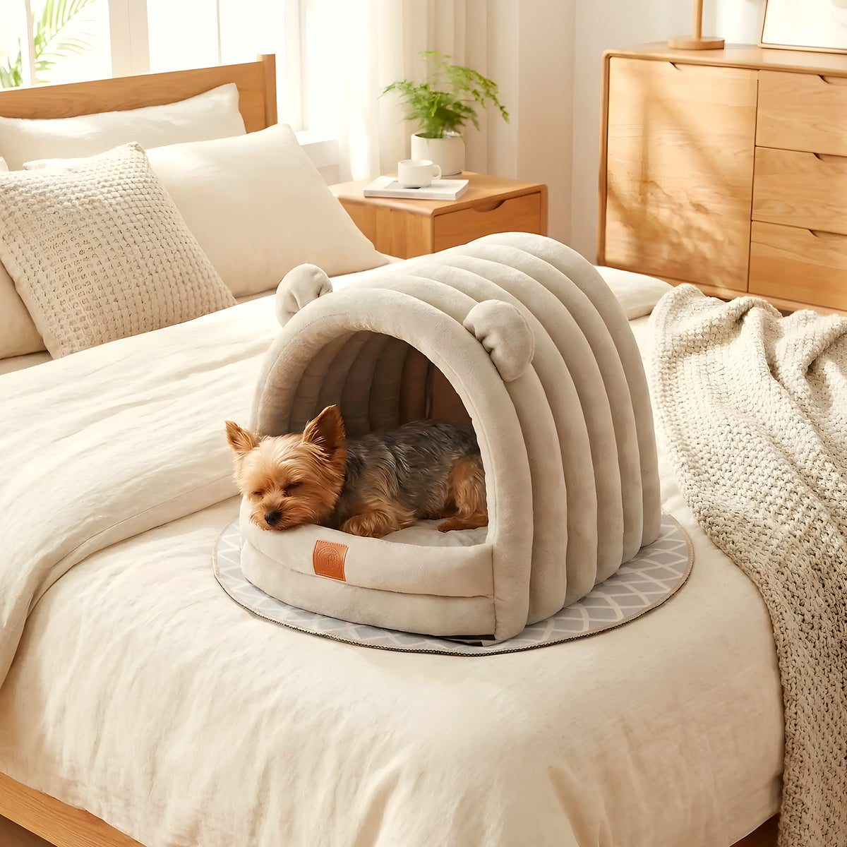 Niche douillette semi-fermée pour chien de race naine