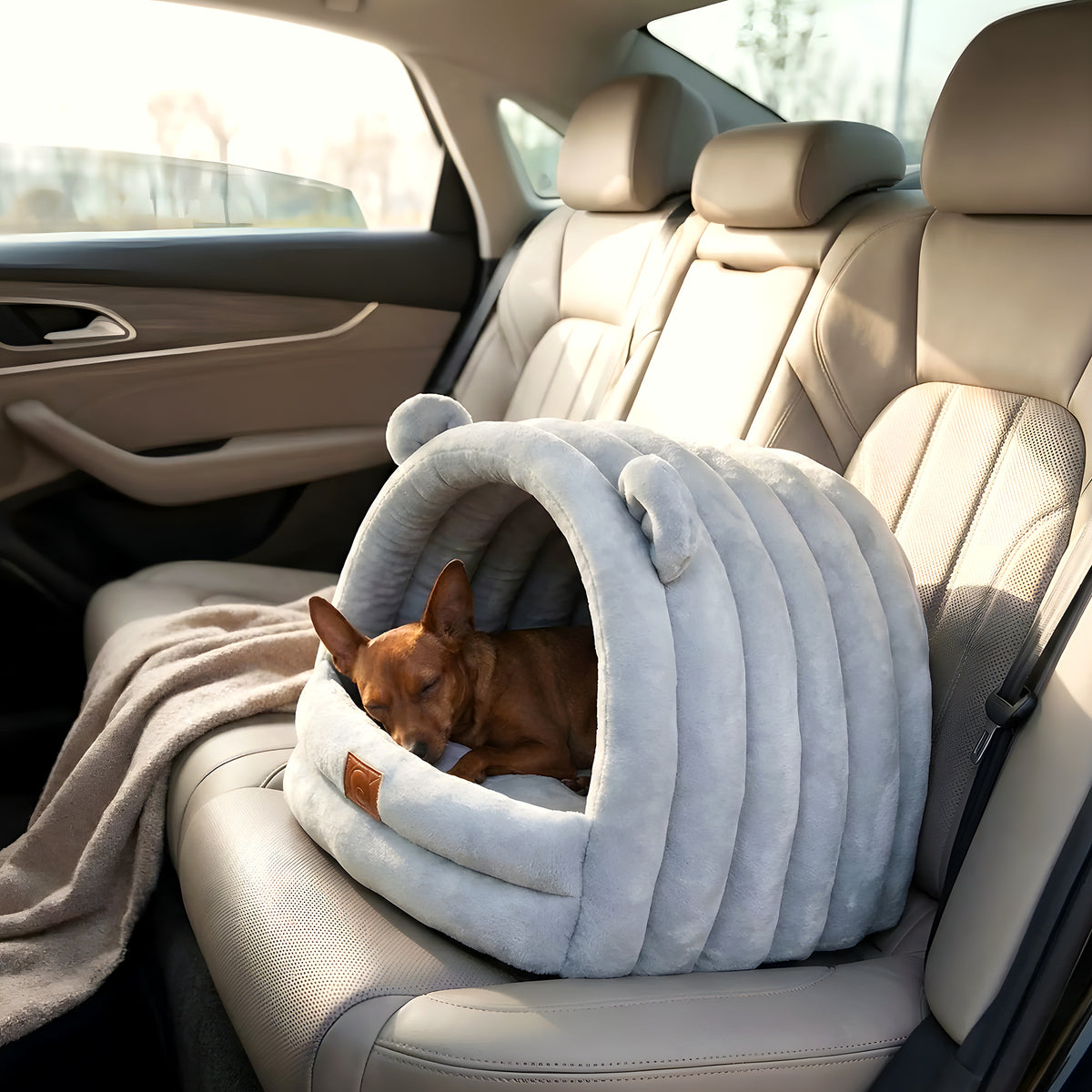 Niche douillette semi-fermée pour chien de race naine
