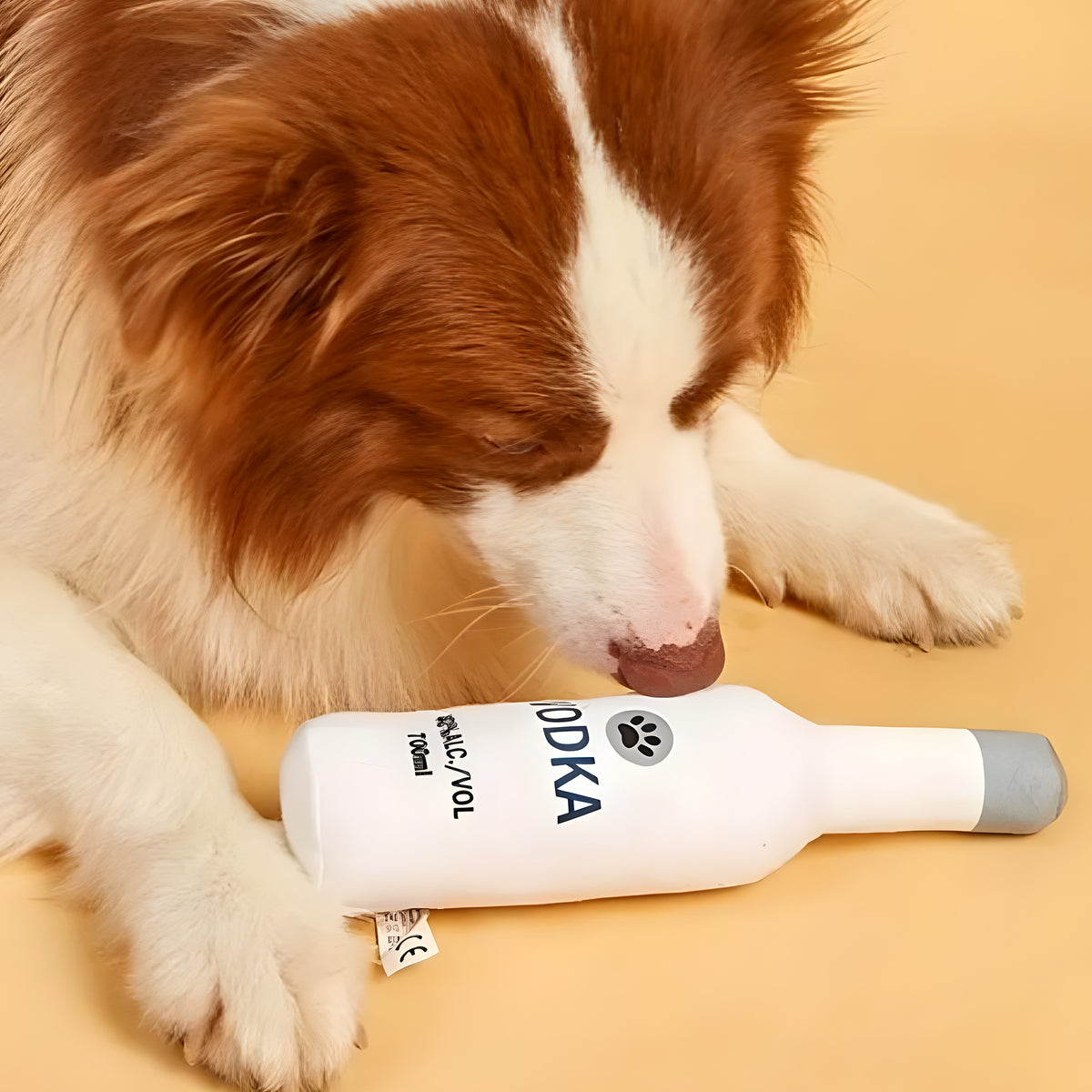 Peluche bouteille de vodka qui couine pour chien