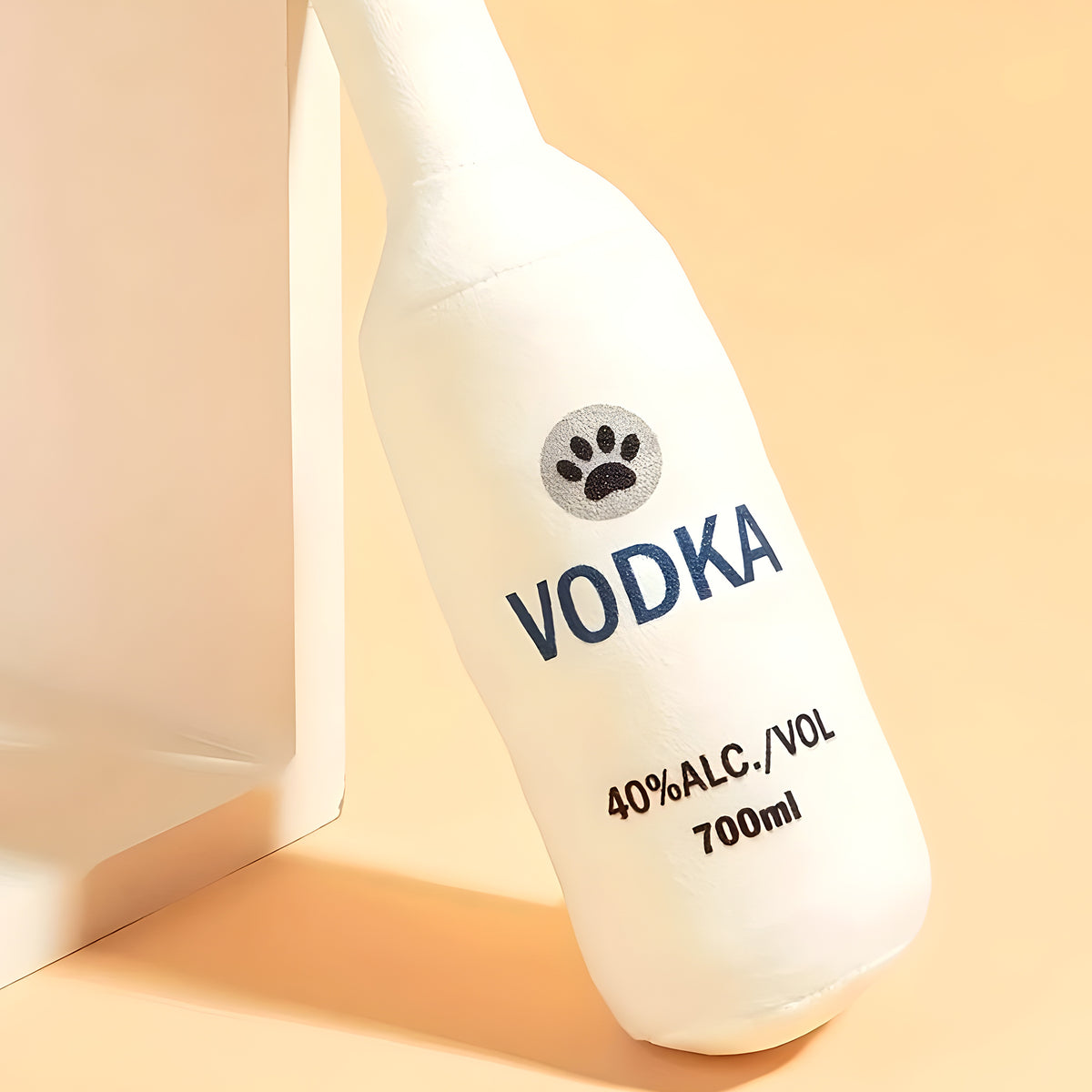 Peluche bouteille de vodka qui couine pour chien