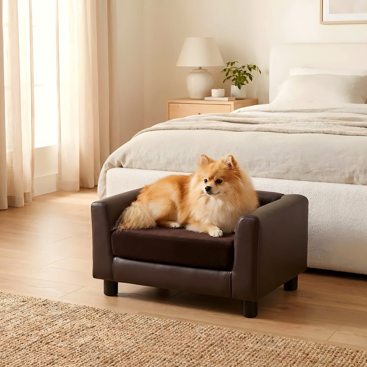 Petit fauteuil design en cuir vegan chocolat pour chien