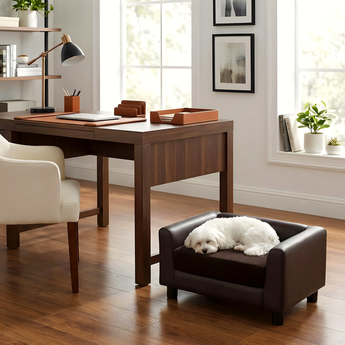 Petit fauteuil design en cuir vegan chocolat pour chien