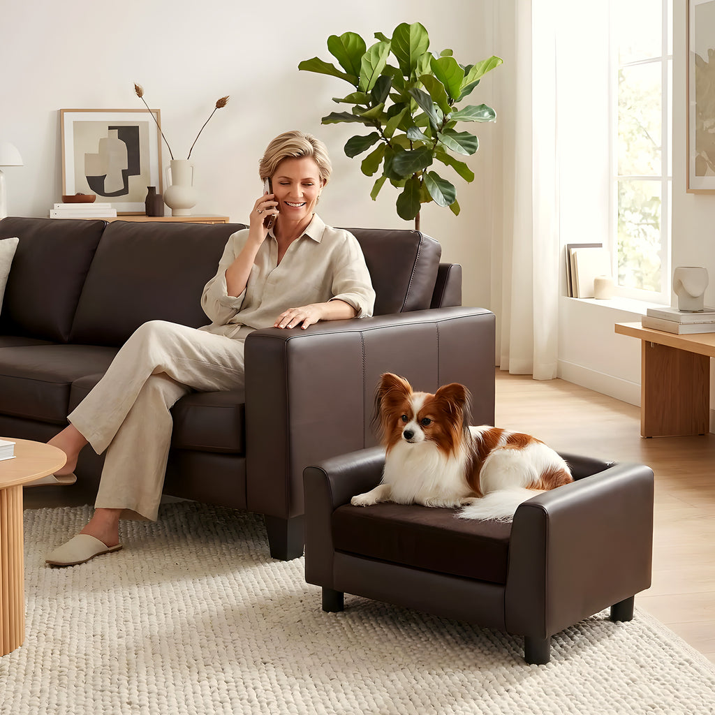 Petit fauteuil design en cuir vegan chocolat pour chien
