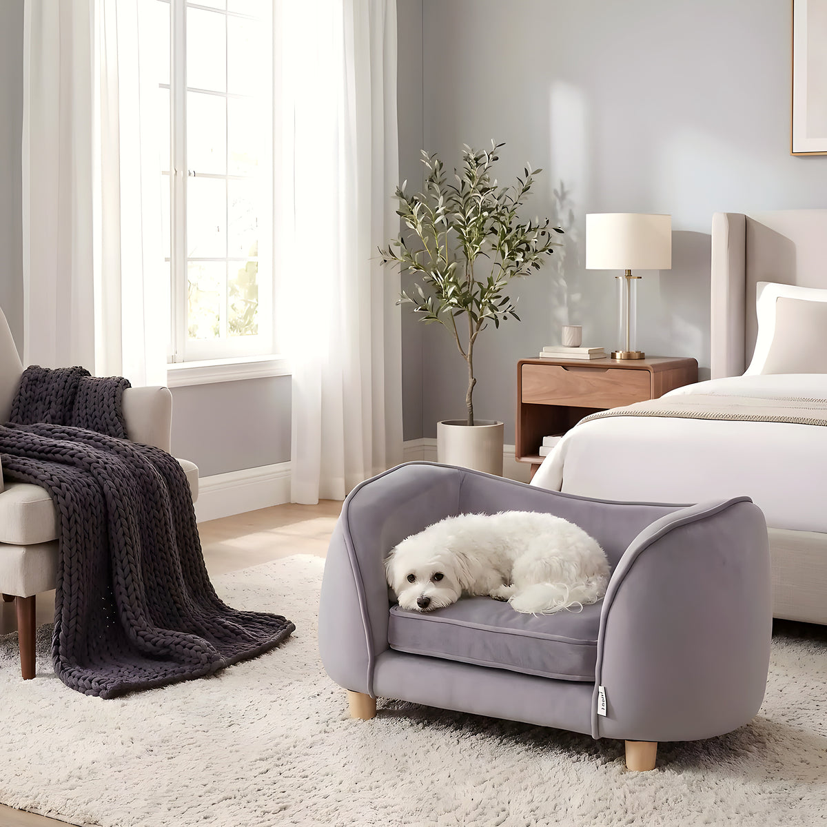 Petit fauteuil en velours gris pour chien