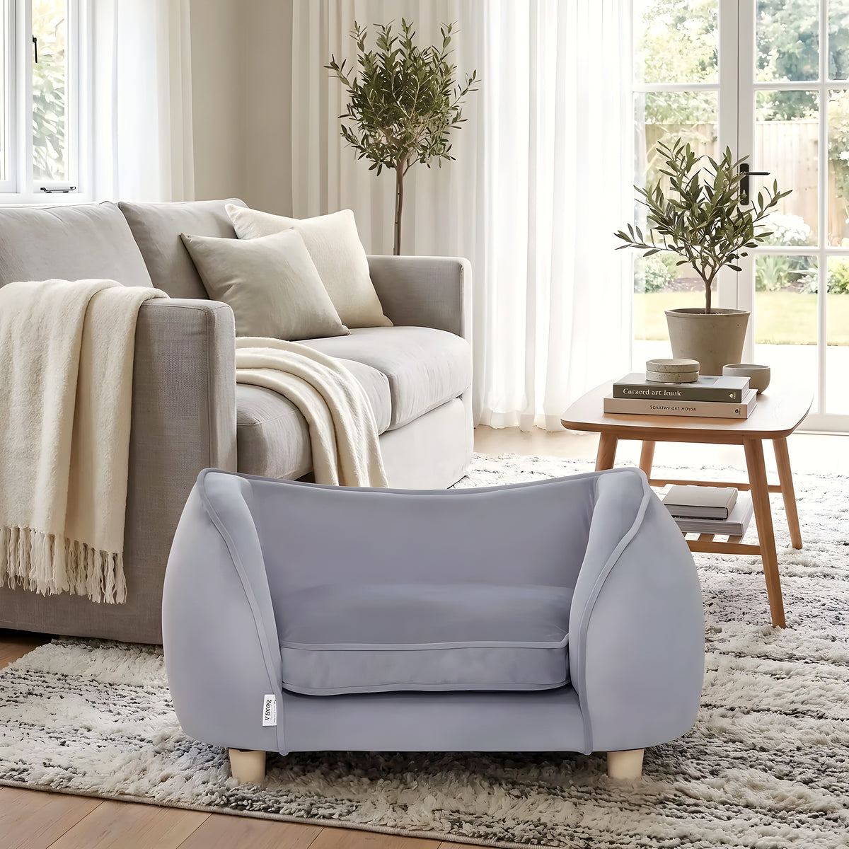 Petit fauteuil en velours gris pour chien