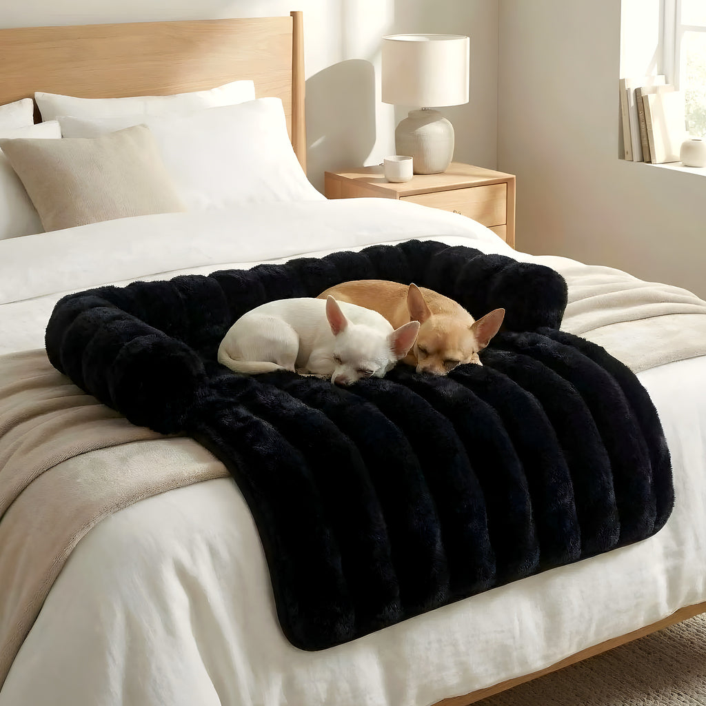 Tapis-lit en fausse fourrure avec traversin pour chien