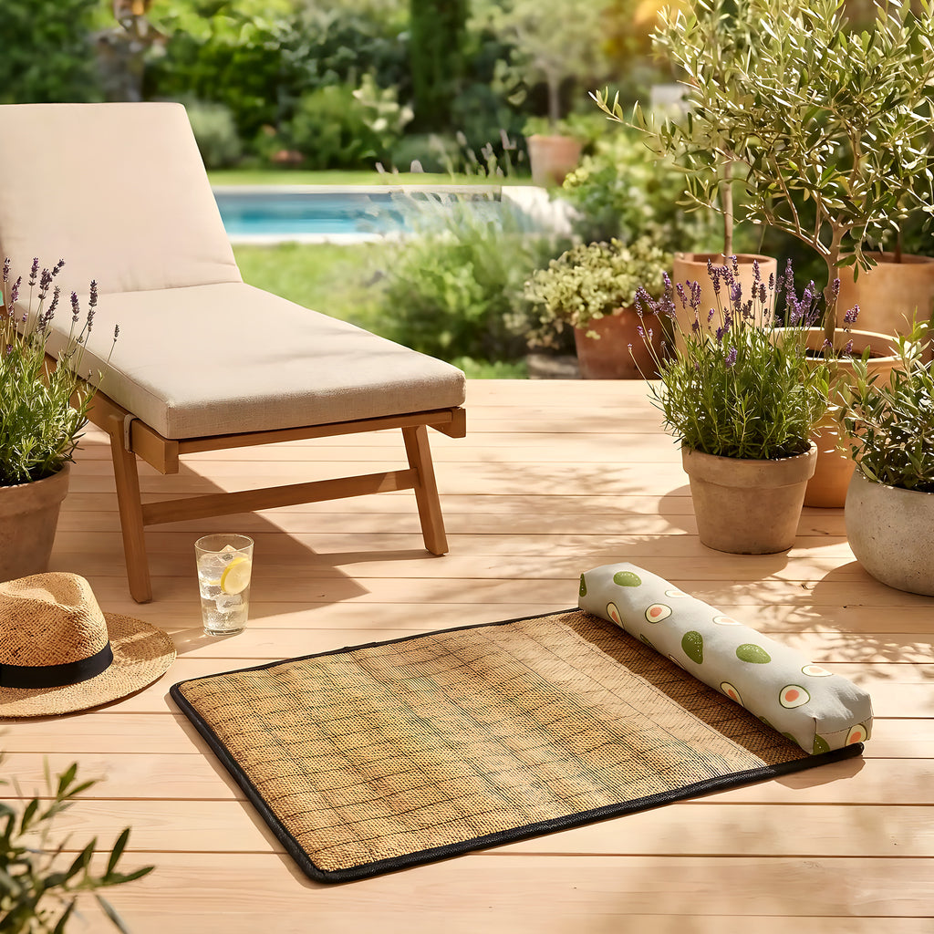 Tapis rafraîchissant en fibres naturelles pour petit chien