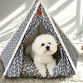 Tipi en bois et coton à motifs pour petit chien